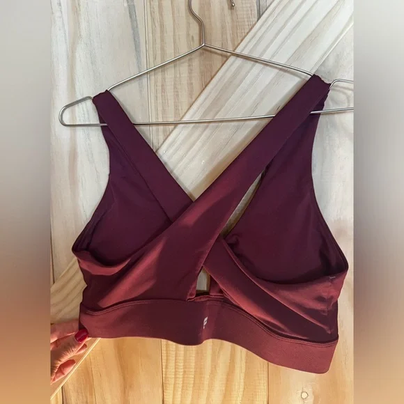 Fabletics Oasis Twist Medium Impact Sports Bra - Picture 2 of 5